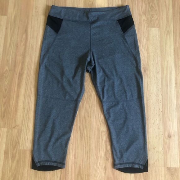 NWT ELIE TAHARI SPORT Danni Capri Leggings - Picture 2 of 7